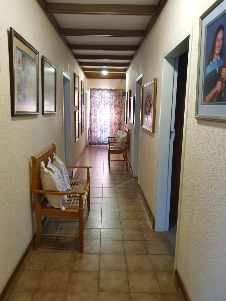 6 Bedroom Property for Sale in Flimieda North West